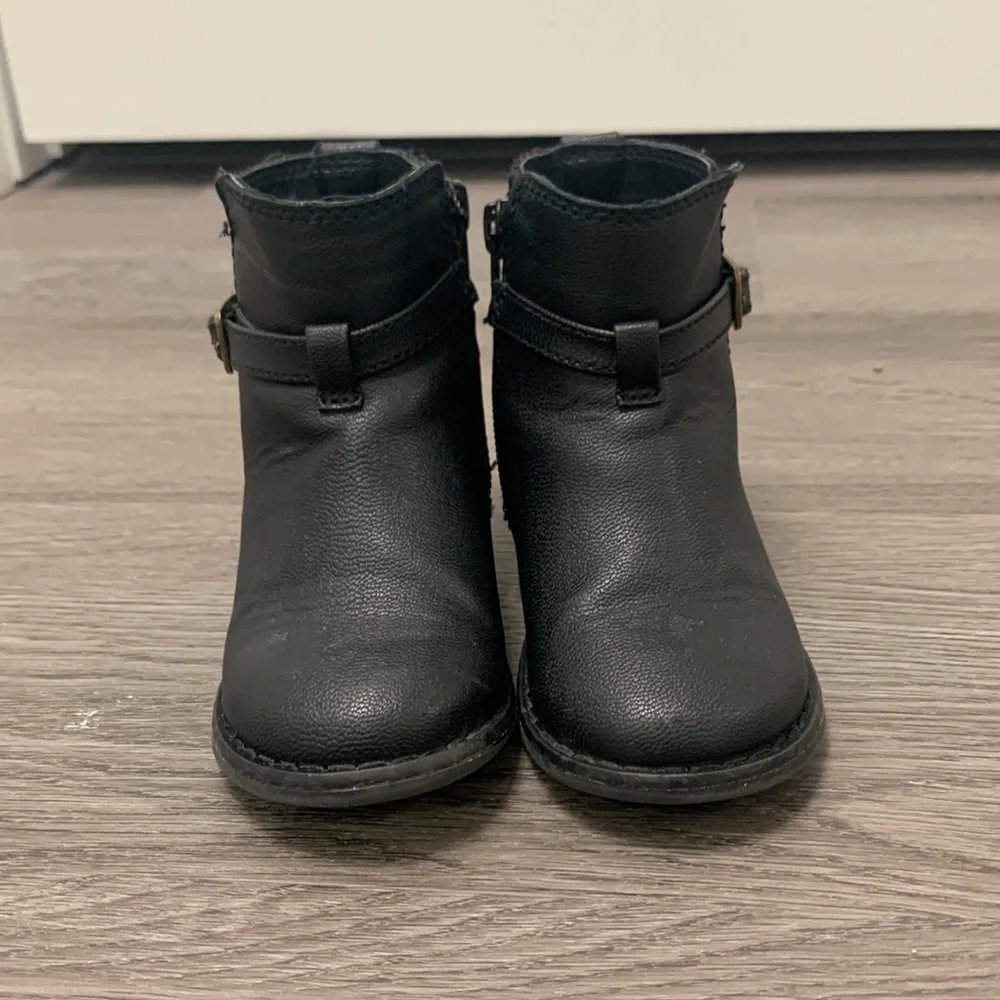 Gap baby black boots - size 6